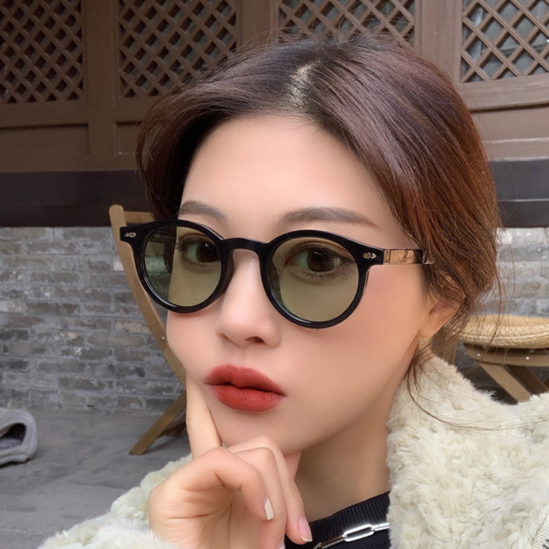 Vintage Fashion Brands - New Small Round Sunglasses for Men
