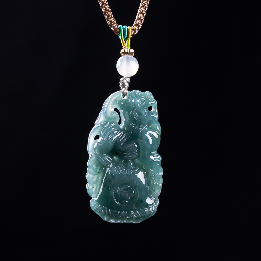 Burmese Jadeite Pixiu Pendant  - Vintage Fashion Designer recension och pris