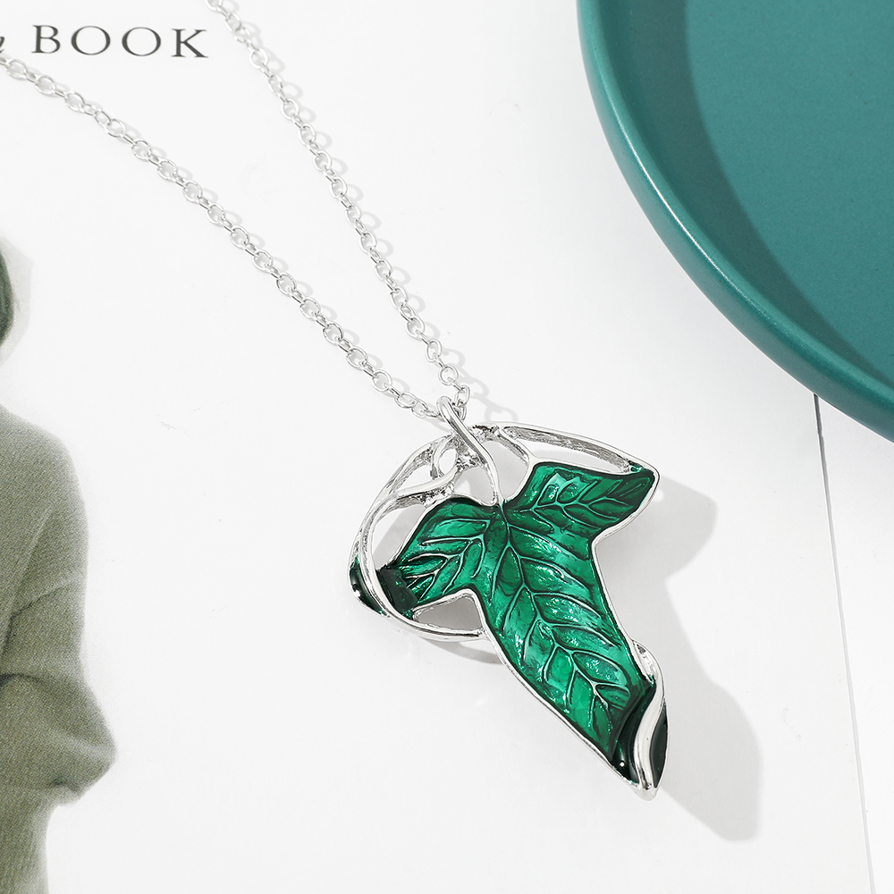 Vintage Green Leaf Pendant Nec - Vintage Urban Fashion recension och pris