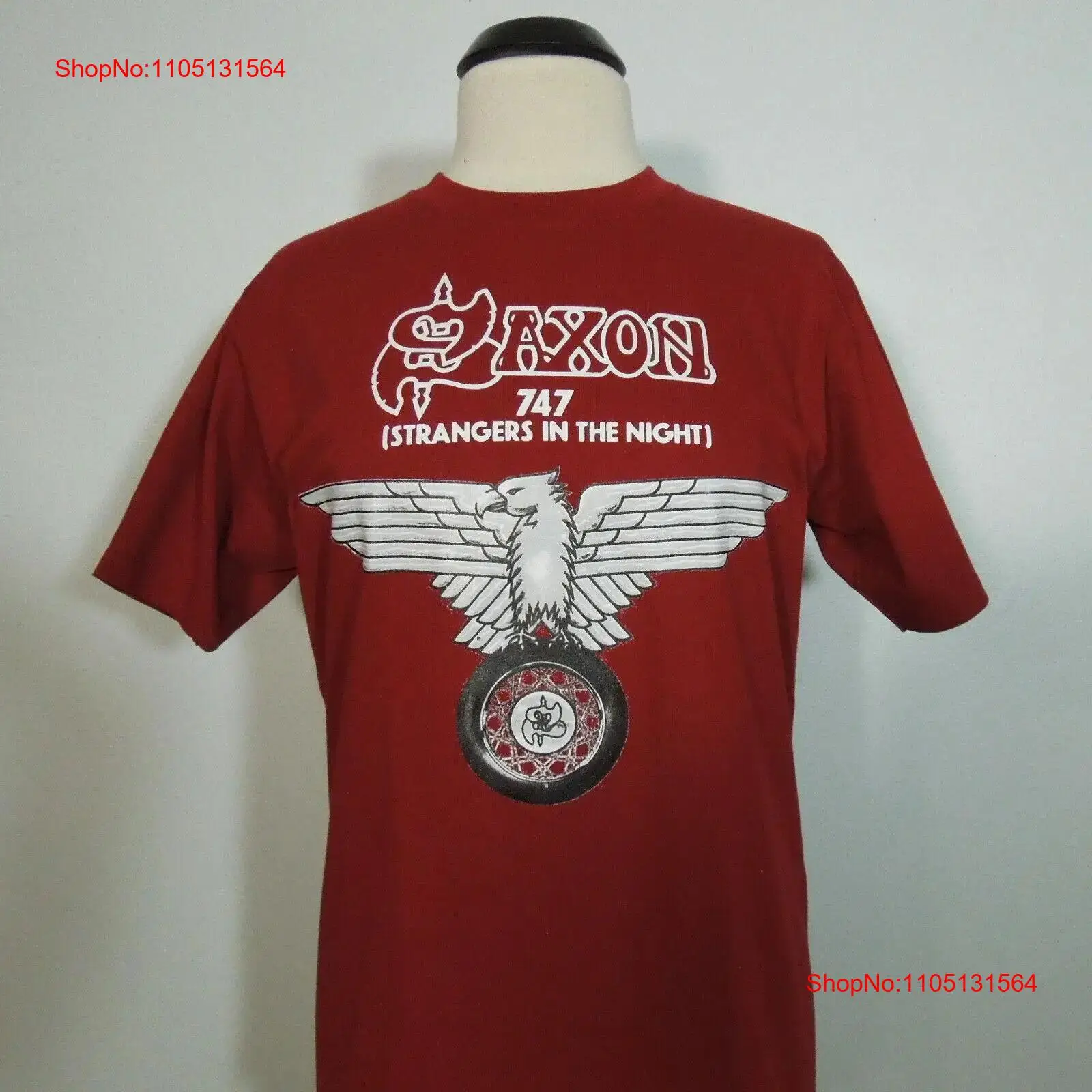 SAXON 747 Strangers In The Nig - Vintage Fashion Logo recension och pris
